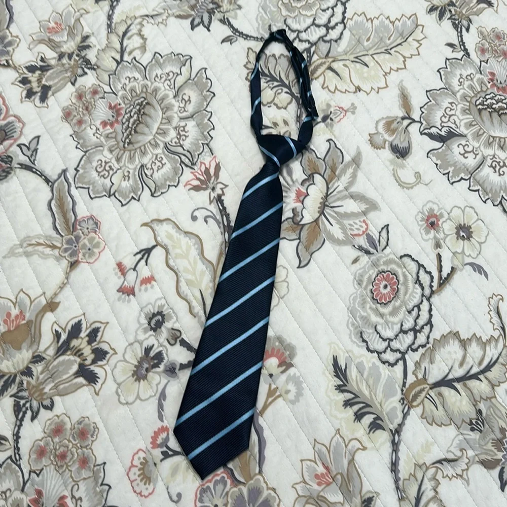 Adjustable child’s tie